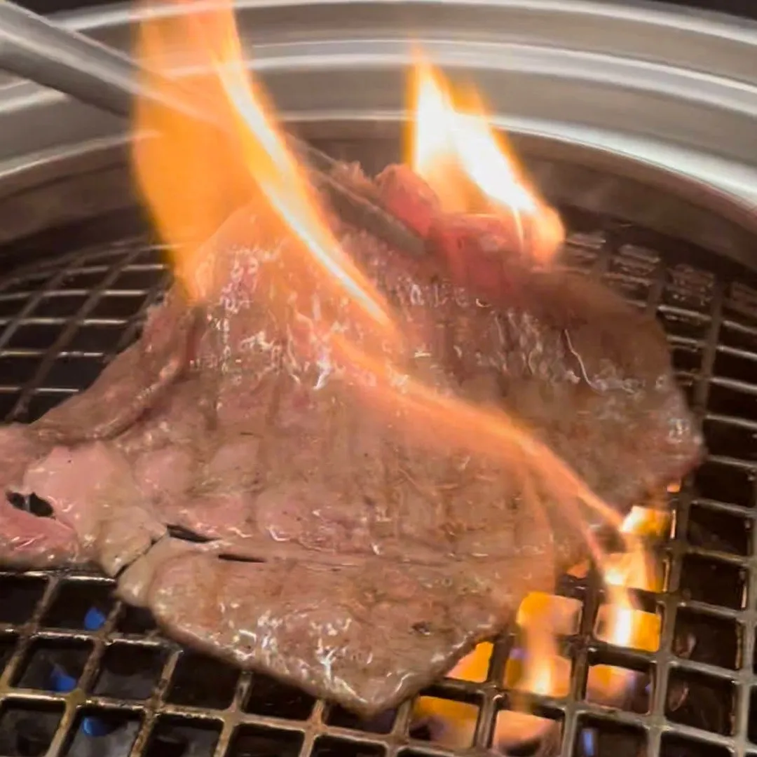 三宮駅(Sannomiya Station)付近で焼肉(Ya...